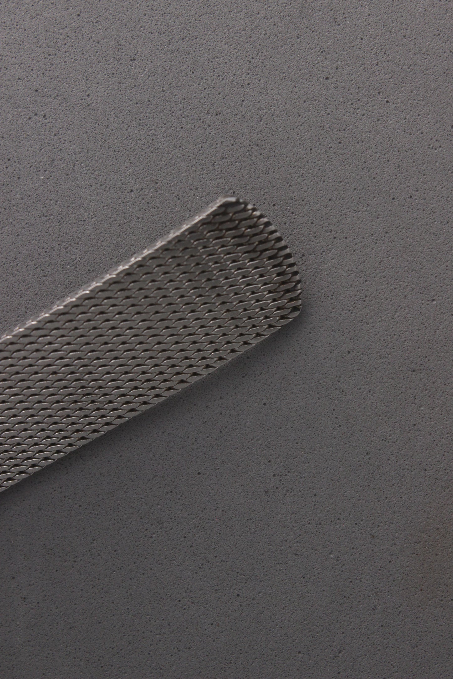 Close-up view of the stainless steel mesh bracelet from the Omega Genève watch, reference number 132.0052, showcasing its intricate woven design and elegant craftsmanship. Ideal for collectors seeking timeless sophistication and durability.