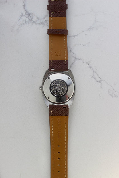 Case back of the Rado Golden Horse watch, reference number 11816, showcasing the engraved emblem featuring seahorses, stars, and the ‘Rado’ branding. Surrounding the emblem are the inscriptions ‘New Golden Horse’ and ‘Water Sealed,’ highlighting the timepiece’s durability and classic design.