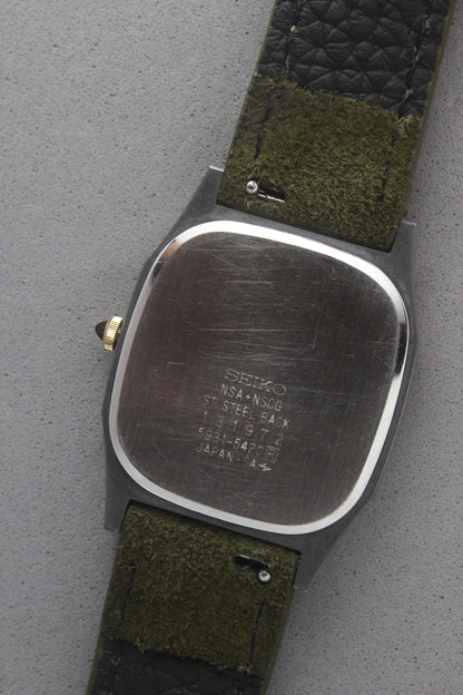 The stainless steel case back of the Seiko Dolce 5931-5420 displays engraved details, including "5931-5420," "NSA*NSCG," and
"Made in Japan." The polished finish emphasizes the watch's premium craftsmanship.