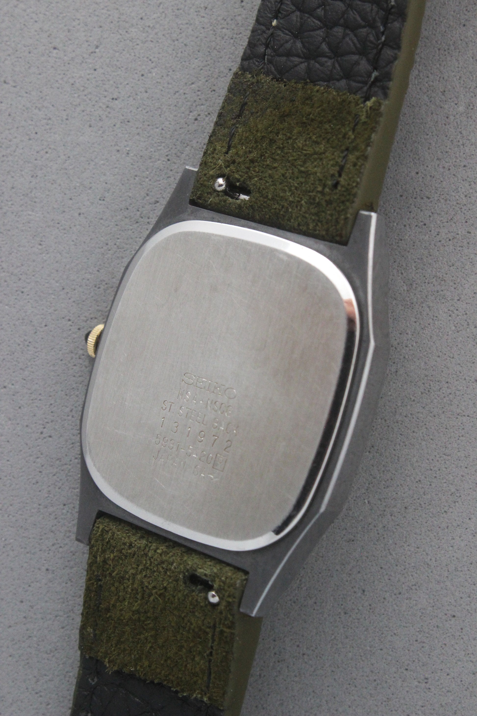 The stainless steel case back of the Seiko Dolce 5931-5420 displays engraved details, including "5931-5420," "NSA*NSCG," and
"Made in Japan." The polished finish emphasizes the watch's premium craftsmanship.