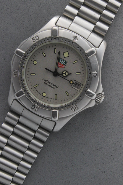 Close-up of the TAG Heuer Professional Ref.
962.213R case back showcasing engravings including "962.213R," "Water Resistant 200m
Tested," and "Swiss Made." The TAG Heuer logo and brushed stainless steel highlight the quality craftsmanship.