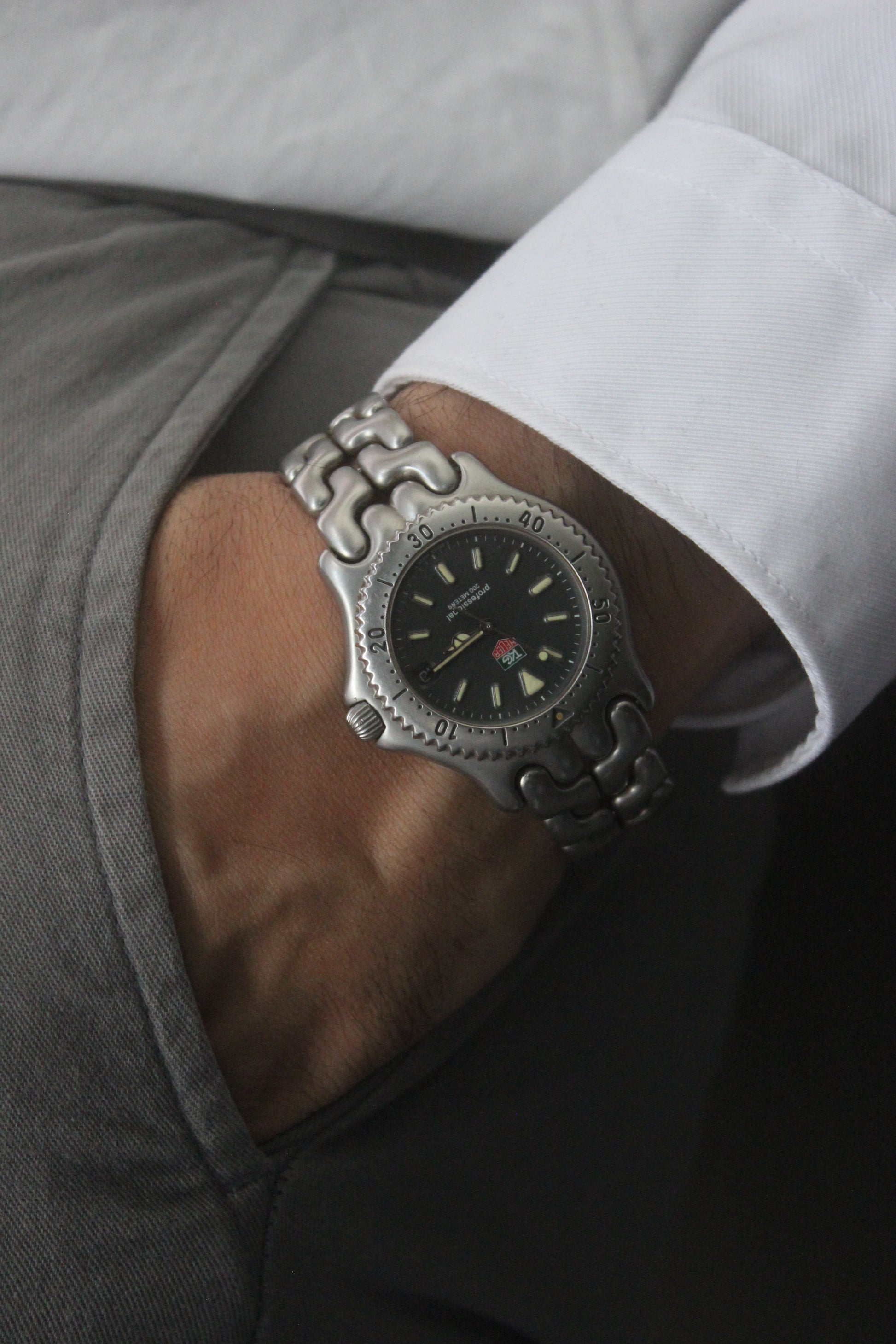 Tag Heuer Professional S/EL Ref. S99.206 stainless steel quartz dive watch with a 39mm case, volcanic grey dial, luminous markers, and rotating diver bezel. Features an original 7" bracelet, date window at 3 o’clock, and durable sapphire crystal. A rare vintage timepiece in excellent condition, perfect for collectors and enthusiasts.
