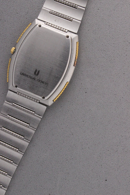 Case Back of Universal Genève White Shadow Ref. 617-020
The stainless steel case back of the Universal Genève White Shadow Ref. 617-020, engraved with the model number “617-020” and “Swiss Made,” reflecting its quality and heritage.