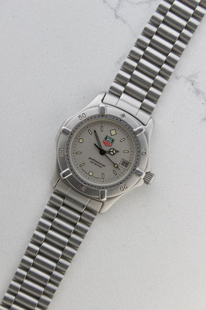 Close-up of the TAG Heuer Professional Ref.
962.213R case back showcasing engravings including "962.213R," "Water Resistant 200m
Tested," and "Swiss Made." The TAG Heuer logo and brushed stainless steel highlight the quality craftsmanship.