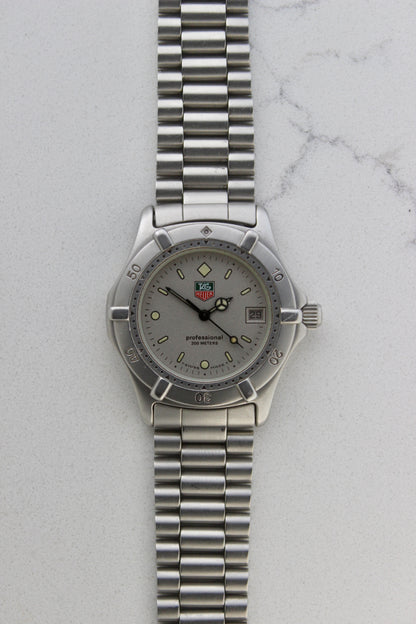 Close-up of the TAG Heuer Professional Ref.
962.213R case back showcasing engravings including "962.213R," "Water Resistant 200m
Tested," and "Swiss Made." The TAG Heuer logo and brushed stainless steel highlight the quality craftsmanship.