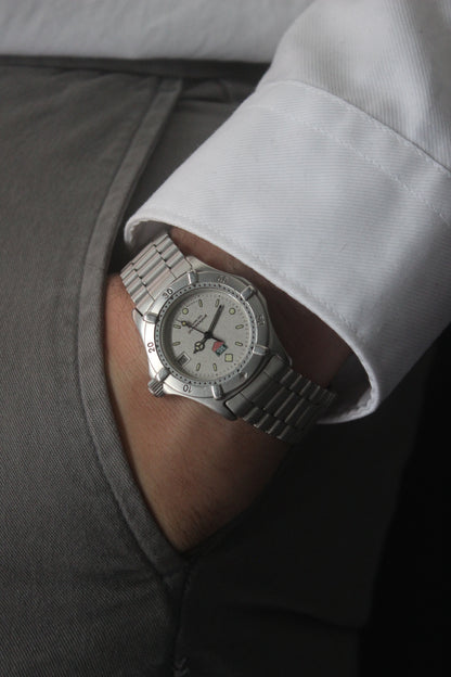 Close-up of the TAG Heuer Professional Ref.
962.213R case back showcasing engravings including "962.213R," "Water Resistant 200m
Tested," and "Swiss Made." The TAG Heuer logo and brushed stainless steel highlight the quality craftsmanship.